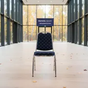 Аренда Стул складной Хит серебро синяя корона в Novotel Resort — ART SPACE