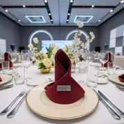 Аренда Салфетка бордовая 30х30 см в ОКЦ «Галактика» — ART SPACE