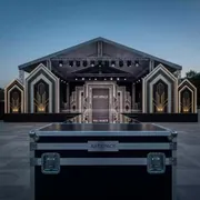 Аренда Сцена двускатная 8х10 м металлик в ресторане «Паруса» — ART SPACE