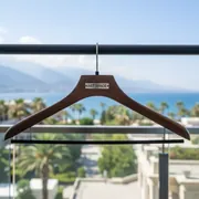 Аренда Плечики деревянные костюмерной в Courtyard by Marriott Sochi — ART SPACE