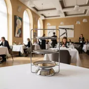 Аренда Этажерка 3 ярусная хром высота 30 см в ресторане «Sanremo» — ART SPACE