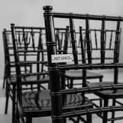 Аренда Стул Chiavari NEW пластиковый черный глянцевый в Imeretinskiy Hotel — ART SPACE