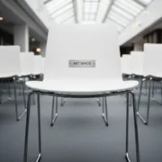 Аренда Стул ИЗО пластиковый на полозьях в Swissôtel Resort Sochi Kamelia — ART SPACE