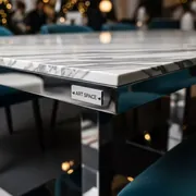 Аренда Стол Valentine Мрамор билбао серебро в ресторане «Сыроварня» — ART SPACE