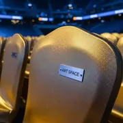 Аренда Чехол стрейч текстиль на стул золотистый на арене «Фишт» — ART SPACE