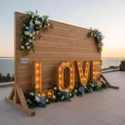 Аренда Фотозона деревянная свадебная с буквами Love в Swissôtel Resort Sochi Kamelia — ART SPACE