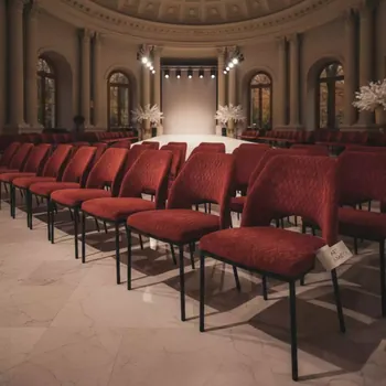 Аренда Стул Хит жаккард красный ромб черный муар в Green Flow Hotel — ART SPACE