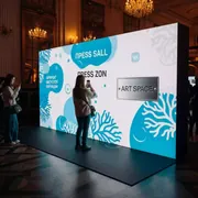 Аренда Пресс волл 4x3 м для фотозоны в ресторане «Магадан» — ART SPACE