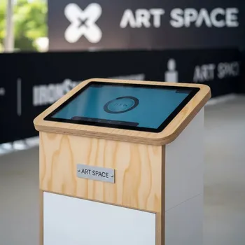 Аренда Интерактивная трибуна Demosfen Mini 21,5 на пляже «Мандарин» — ART SPACE