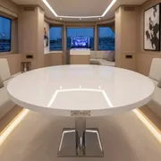 Аренда Столешница круглая Werzalit D800 мм белая на VIP-яхте (Имеретинский порт) — ART SPACE