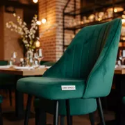 Аренда Стул барный Lega темно зеленый велюр в ресторане «Brunello» — ART SPACE