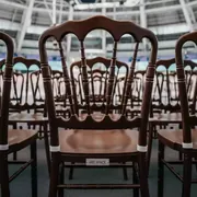 Аренда Стул Chiavari коричневый без сидушки в Керлинговом центре «Ледяной куб» — ART SPACE