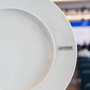 Аренда Тарелка Craft Planet Плутон белая 25 см в Pullman Sochi Centre — ART SPACE