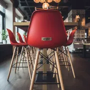 Аренда Барный стул дизайнерский Eames стиль DSW Red в ресторане «Баран-Рапан» — ART SPACE