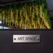 Аренда Оформление потолка зеленью и гирляндами в ресторане «Высота 5642» — ART SPACE