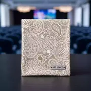 Аренда Салфетки бежевые орнамент "Запятые" 33х33 см в Radisson Collection Paradise — ART SPACE