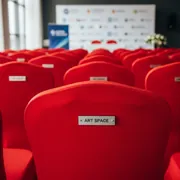 Аренда Чехол стрейч текстиль на стул красный в гранд-отеле «Жемчужина» — ART SPACE
