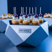 Аренда Канапе с голубым сыром и виноградом в МФК «Горный» — ART SPACE
