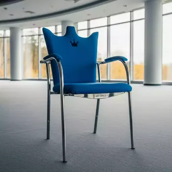 Аренда Стул Хит с подлокотниками корона синяя каркас серебро в Pullman Sochi Centre — ART SPACE