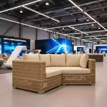 Аренда Модуль угловой плетеный Лунго соломенный в VK Stadium Sirius — ART SPACE