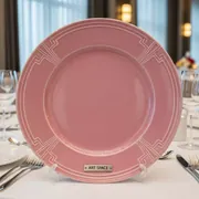 Аренда Тарелка подстановочная Аликанте розовая 33 см в Imeretinskiy Hotel — ART SPACE
