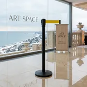 Аренда желтого оградительного столбика в Сочи — ART SPACE