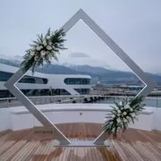 Аренда Фотозона для флористики Rhombus на VIP теплоходе (Морпорт Сочи) — ART SPACE