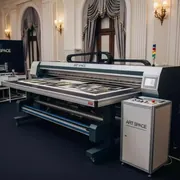 Аренда Принтер УФ планшетный Roland VersaOBJECT CO 640i F3 медиа 1625х2500х242 мм вакуумный стол в Radisson Collection Paradise — ART SPACE