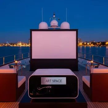 Аренда Экран для проектора 3х2 м на VIP-яхте (Имеретинский порт) — ART SPACE