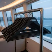 Аренда Плечики для верхней одежды на VIP-яхте (Имеретинский порт) — ART SPACE