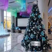 Аренда Елка новогодняя для детей в стиле Frozen в Stella di Mosca — ART SPACE