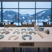 Аренда Мастер класс по росписи деревянных подков в ресторане «Высота 5642» — ART SPACE