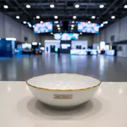 Аренда Салатник Беладонна белый с золотой каймой в Сириус Арене — ART SPACE