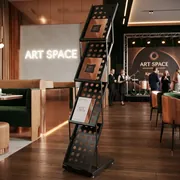 Аренда черной складной буклетницы А4 Сочи | ART SPACE