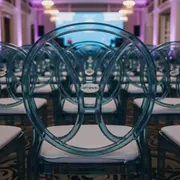 Аренда Стулья пластиковые Chiavari в отеле «Звездный» — ART SPACE