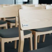 Аренда Стулья для собраний Rosa Peak (2320м) — ART SPACE