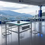 Аренда Стол коктейльный High Cube Glass белого цвета в Skypark Sochi — ART SPACE
