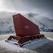 Аренда Мира красный на площадке Rosa Peak (2320м) — ART SPACE