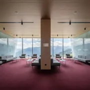 Аренда Ковролина бордового цвета 0002 в ледовом дворце «Роза Хутор» — ART SPACE