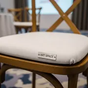 Аренда Подушка для стула Кроссбэк 3 см журавинка белая в Mövenpick Hotel — ART SPACE