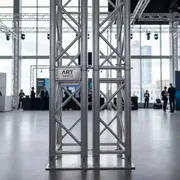 Аренда Угол для фермы 2 сторонний алюминиевый Layher H 30V в Panorama by Mercure — ART SPACE