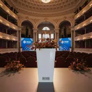 Аренда Кашпо для цветов Prosperplast Coubi Square High белый 4 3 л в Зимнем театре — ART SPACE