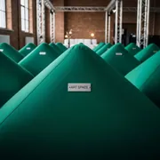 Аренда Пуф emerald triangle Shape на площадке Rosa Peak (2320м) — ART SPACE