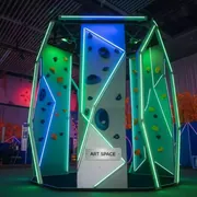 Аренда Скалодром аттракцион Подросток в конгресс-холле отеля Жемчужина — ART SPACE