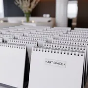 Аренда Ригель для календаря 450 мм 1000 шт белых на VIP теплоходе (Морпорт Сочи) — ART SPACE