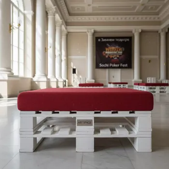 Аренда Пуф из поддонов белый с красной подушкой в Зимнем театре — ART SPACE
