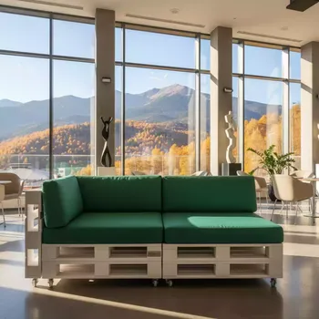 Аренда Диван паллетный модульный белый с зеленой подушкой в Golden Tulip Rosa Khutor — ART SPACE