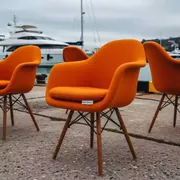Аренда Чехол Е 06 на стул Eames оранжевый на парусной регате (Сочи) — ART SPACE