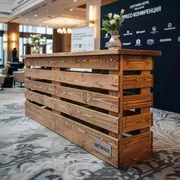 Аренда Стойка барная Pallet Bar натурального цвета в City Park Hotel Sochi — ART SPACE