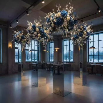 Аренда Стойки зеркальные с цветами в ресторане «Voda» — ART SPACE